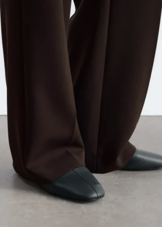Pantalon droit à plis marqués