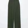 Pantalon droit à plis marqués