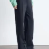 Pantalon droit à plis marqués
