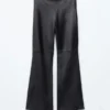 Pantalon en cuir évasé