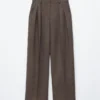 Pantalon en laine à plis marqués