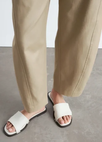 Sandales en cuir avec détails métalliques