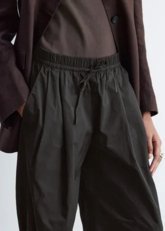 Pantalon à jambes larges et cordon de serrage