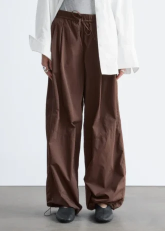 Pantalon à jambes larges et cordon de serrage