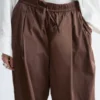 Pantalon à jambes larges et cordon de serrage