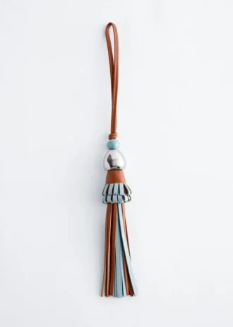 Pendentif en cuir à pompon