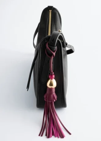 Pendentif en cuir à pompon