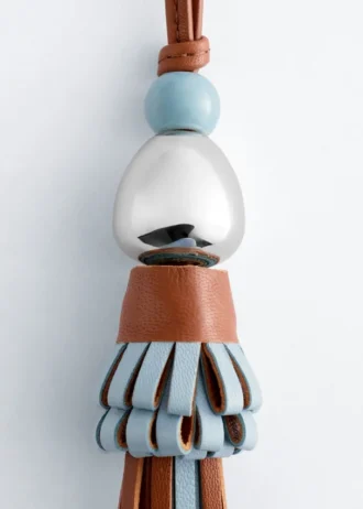 Pendentif en cuir à pompon