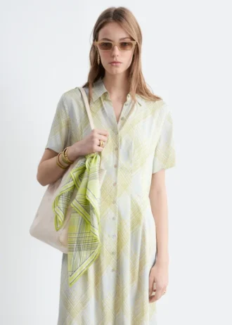 Robe chemise plissée à la taille