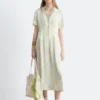 Robe chemise plissée à la taille
