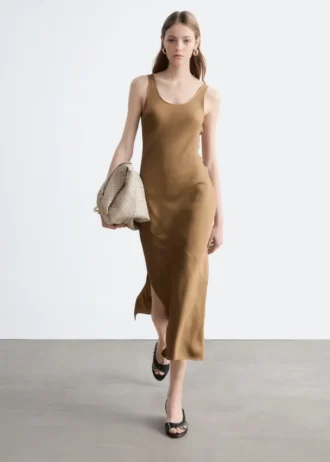 Robe midi coupée en biais