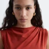 Robe midi drapée sans manches