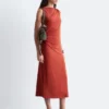 Robe midi drapée sans manches