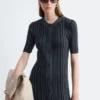 Robe midi en maille côtelée