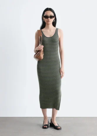 Robe midi en maille côtelée rayée