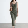 Robe midi en maille côtelée rayée