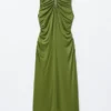 Robe midi à encolure en trou de serrure froncée