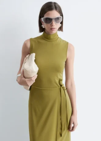 Robe midi sans manches à col roulé