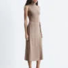 Robe midi sans manches à col roulé
