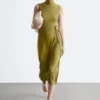 Robe midi sans manches à col roulé