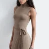 Robe midi sans manches à col roulé