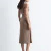 Robe midi sans manches à col roulé