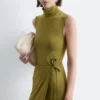 Robe midi sans manches à col roulé