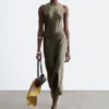 Robe midi sans manches en satin