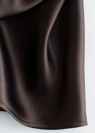 Robe midi sans manches en satin