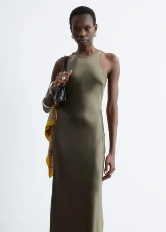 Robe midi sans manches en satin