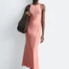 Robe midi sans manches en satin