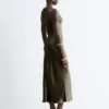 Robe midi sans manches en satin