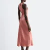 Robe midi sans manches en satin