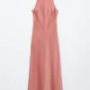 Robe midi sans manches en satin