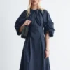 Robe midi sculpturale à cordon