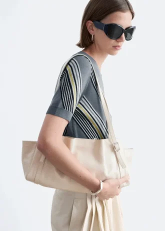 Sac bandoulière en cuir discret