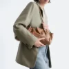 Sac bandoulière en cuir discret