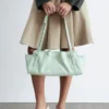 Sac bandoulière en cuir discret