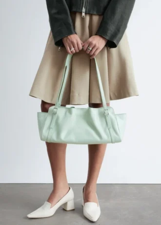 Sac bandoulière en cuir discret