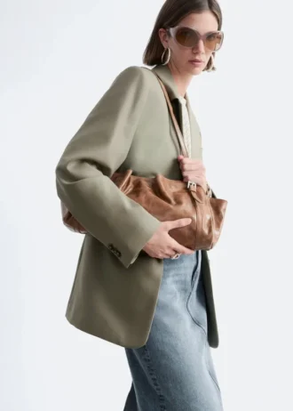 Sac bandoulière en cuir discret