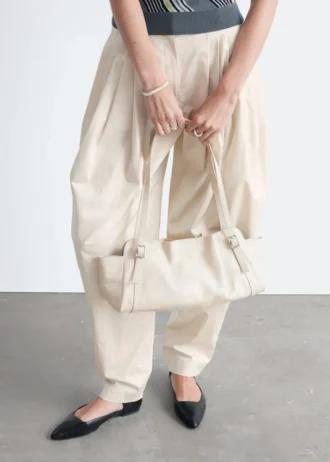 Sac bandoulière en cuir discret