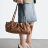 Sac bandoulière en cuir discret