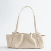 Sac bandoulière en cuir discret