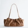 Sac bandoulière en cuir discret