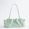 Sac bandoulière en cuir discret