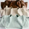 Sac bandoulière en cuir discret