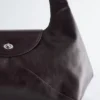 Sac bandoulière en cuir incurvé