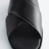 Sandales croisées en cuir