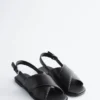 Sandales croisées en cuir