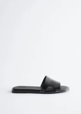 Sandales en cuir avec détails métalliques